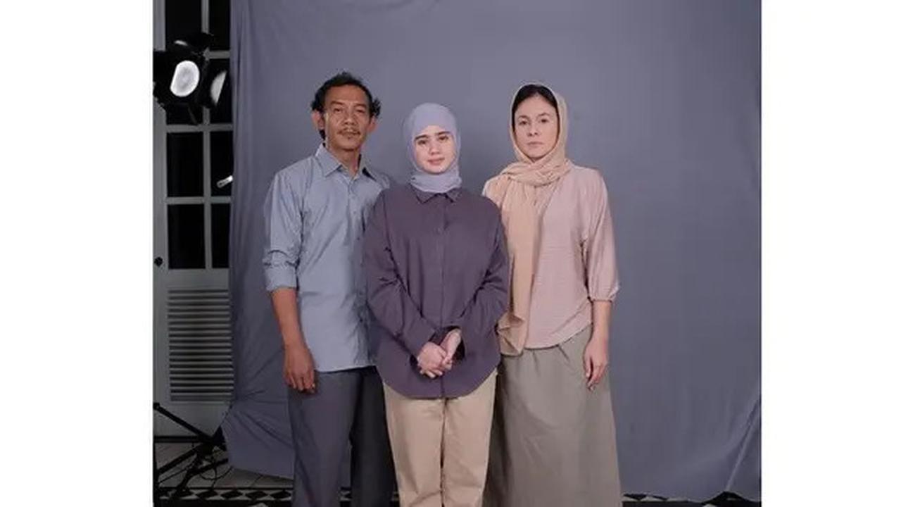 6 Potret Berhijab Wulan Guritno dan Tissa Biani di Proses SyutingFilmNorma