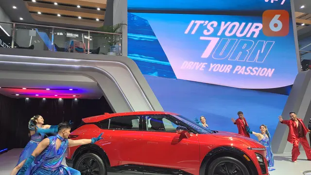 VinFast VF7 di GIIAS 2025