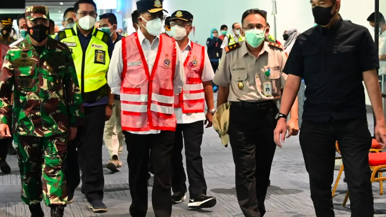 Menteri Perhubungan Budi Karya Sumadi meninjau terminal kedatangan internasional Bandara Soekarno Hatta, Tangerang, Banten. (Istimewa)