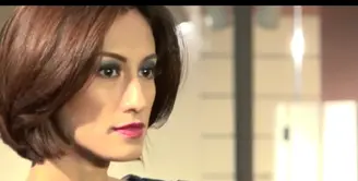 Model yang satu ini adalah pecinta satwa, ia bahkan mendirikan yayasan perlindungan satwa