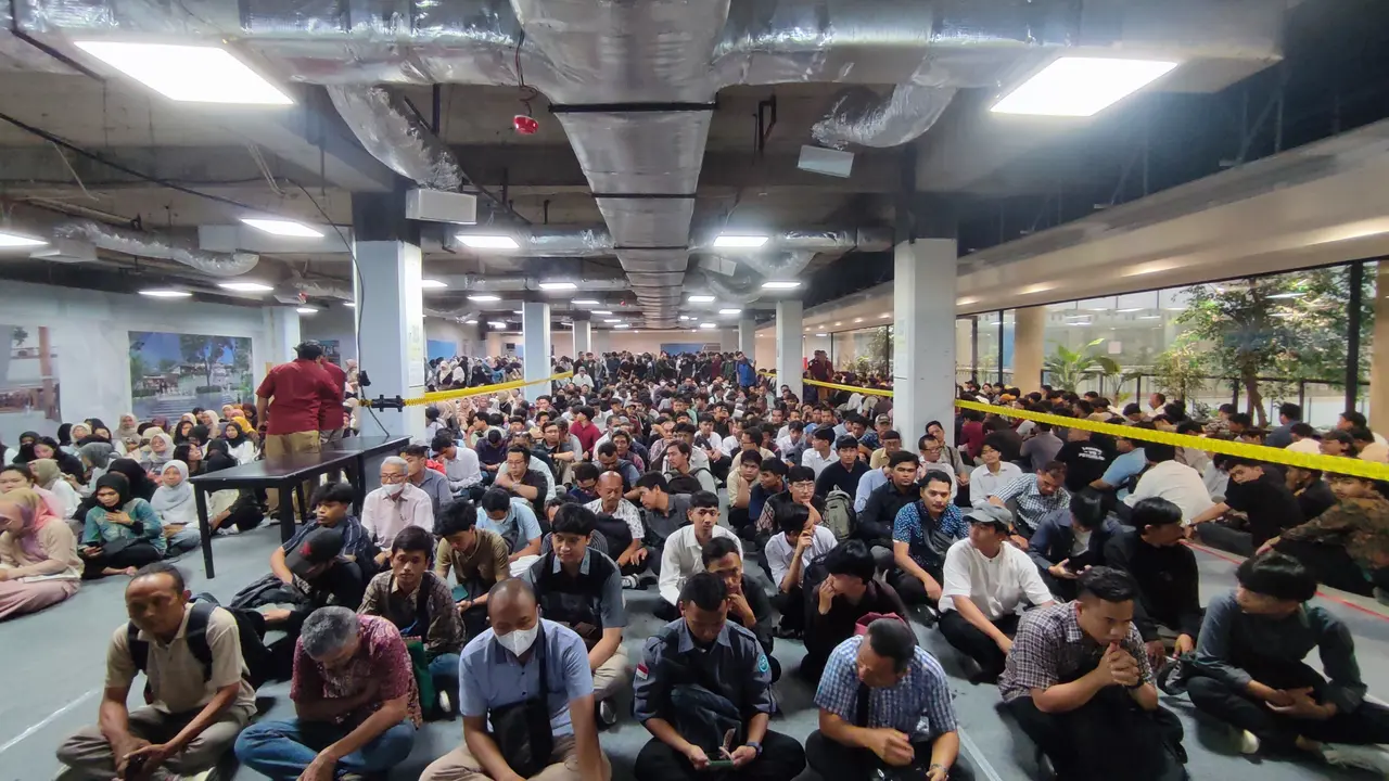 Bursa kerja digelar Pemerintah Kota Bogor di Plaza Jambu Dua, Rabu 15 Oktober 2025. (Liputan6.com/Darno)