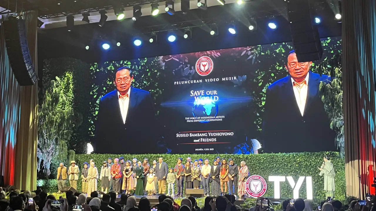 Presiden Keenam Republik Indonesia, Susilo Bambang Yudhoyono (SBY), kembali menunjukkan karya terbarunya yakni sebuah lagu yang berjudul Save Our World. Lagu didengarkan pertama kali pada malam ini di Djakarta Theater, Selasa (1/7/2025).