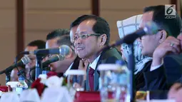 Direktur Utama Bank BJB, Ahmad Irfan memberikan paparan pada analyst meeting 3Q 2017 di Jakarta, Jumat (27/10). Laba bersih yang mencapai Rp 1,3 triliun dipicu dari hasil ekspansi kredit yang tumbuh sebesar 11,9 persen year on year (yoy). (Liputan6.com)