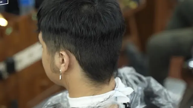 Ikonik dengan Rambut Gondrong, Ini 6 Potret Bastian Steel Ubah Gaya