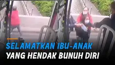 Sang sopir bus dengan sigap keluar dari kemudi dan menahan keduanya.