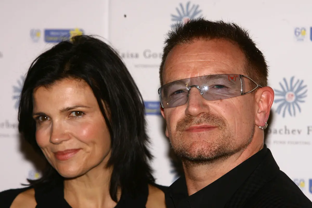 Bono dan istrinya