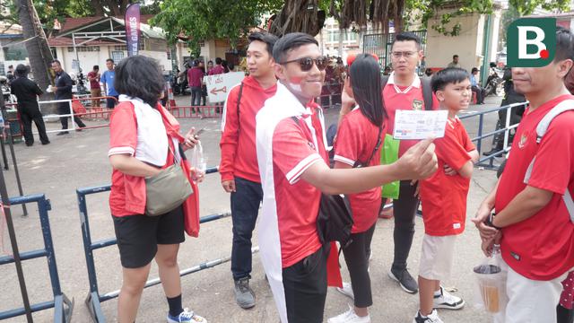 FOTO Suporter Timnas Indonesia U-22