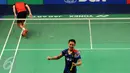 Pebulutangkis tunggal putera Indonesia, Jonatan Christie meluapkan kegembiraan usai menumbangkan perlawanan pemain Tiongkok, Lin Dan di babak kedua BCA Indonesia Open 2016, Jakarta, Kamis (2/6/2016). (Liputan6.com/Helmi Fithriansyah)