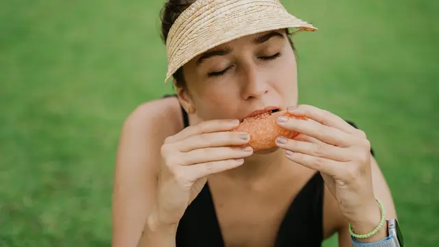 Orang yang Paling Terakhir Selesai Makan