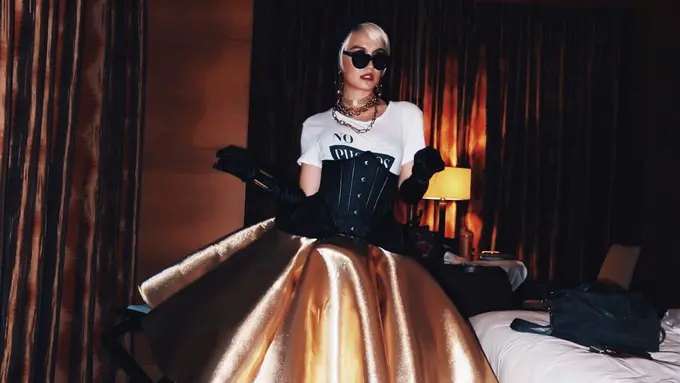 [Bintang] Tambah Eksis di Luar Negeri, Cek 5 Gaya Sporty Agnez Mo