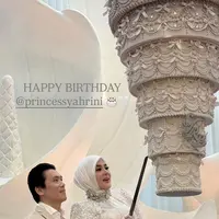 Kue Gantung Ulang Tahun Mewah Syahrini Viral, begini sejarah kue tersebut. [@yunishara36]