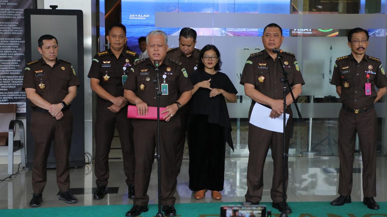 VIDEO: Kejagung Blak-blakan Riza Chalid Buron Kasus Korupsi Rp285 T Pertamina 'Sembunyi' di Singapura