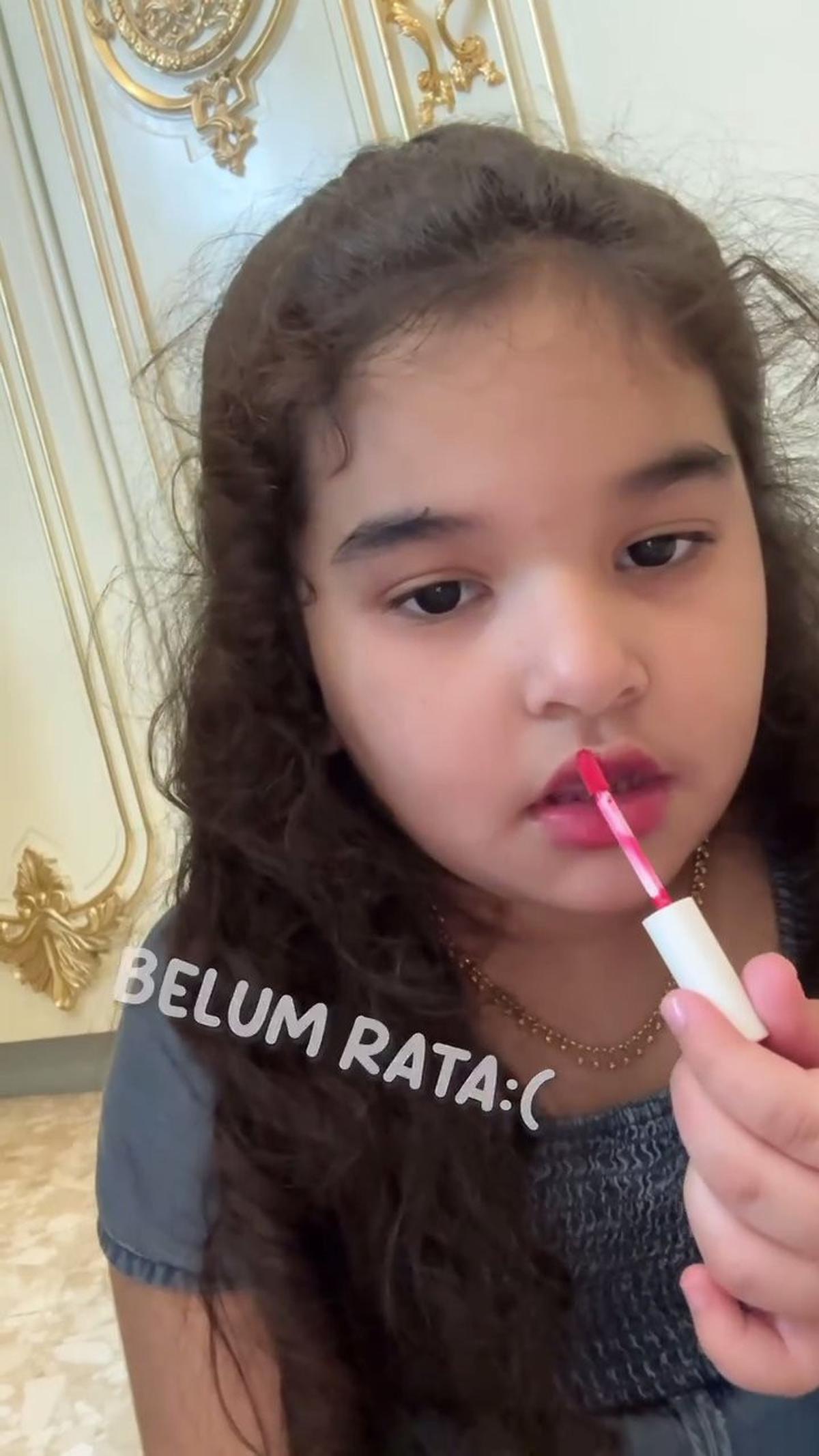 Ayang Anak Tasya Farasya Beri Tutorial Makeup Jadi Princess Aurora, Sudah Jago Tanpa Pakai Cermin