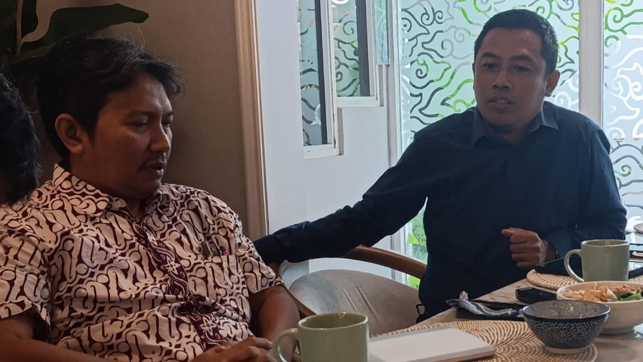 Sekjen Asosiasi Satelit Indonesia (ASSI), Sigit Jatiputro, dan Mohamad Saiful Hidayat, Ketua Asia Pasific Satellite International Conference (APSAT)