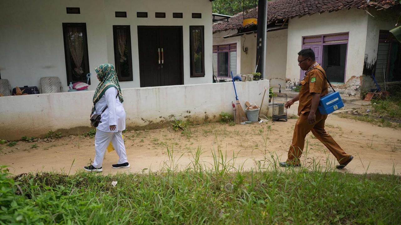 FOTO: 2.600 Anak di Sumenep Terjangkit Campak, Vaksinasi Terhambat Isu Halal