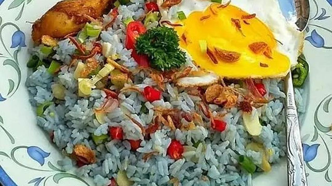 9. Nasi Goreng Bunga Telang
