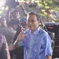 Wapres Boediono tiba di gedung Pengadilan Tindak Pidana Korupsi, Jakarta Selatan, Jumat (9/5). Boediono akan dimintai keterangan sebagai saksi dalam persidangan kasus Bank Century dengan terdakwa Budi Mulya. (ANTARA/Fanny Octavianus)