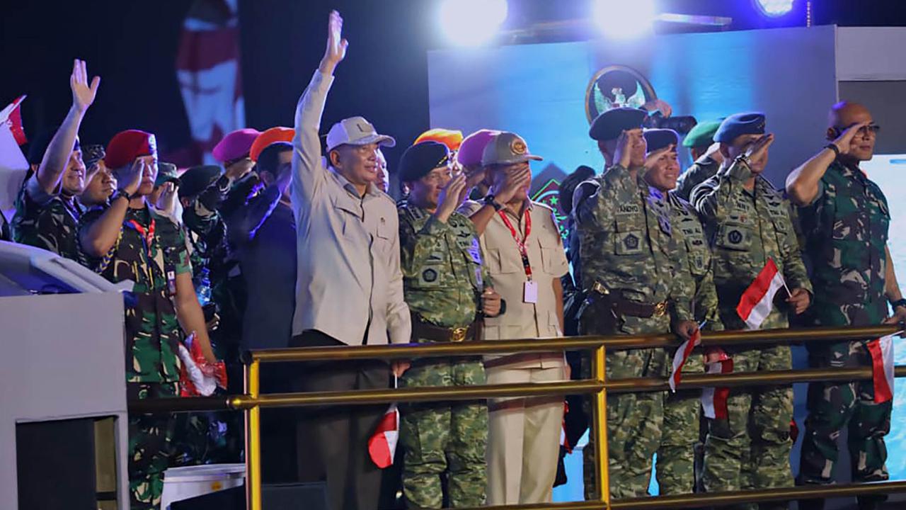 FOTO: Meriah! Pesta Rakyat & Karnaval HUT ke-80 RI Dimeriahkan TNI dan Kemhan