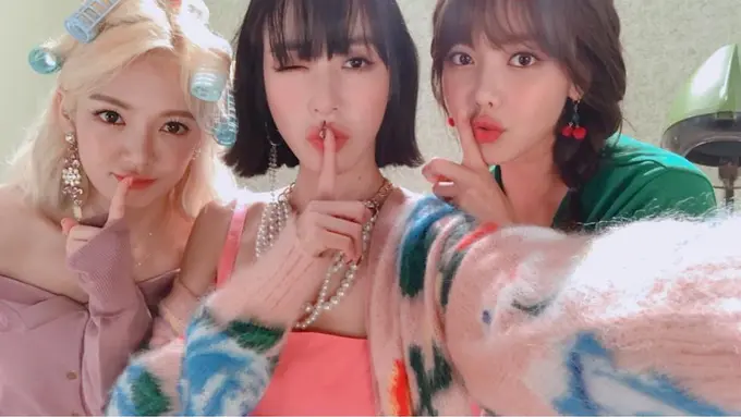 [Bintang] Sooyoung dan Hyoyeon SNSD Tampil di Teaser MV Tiffany