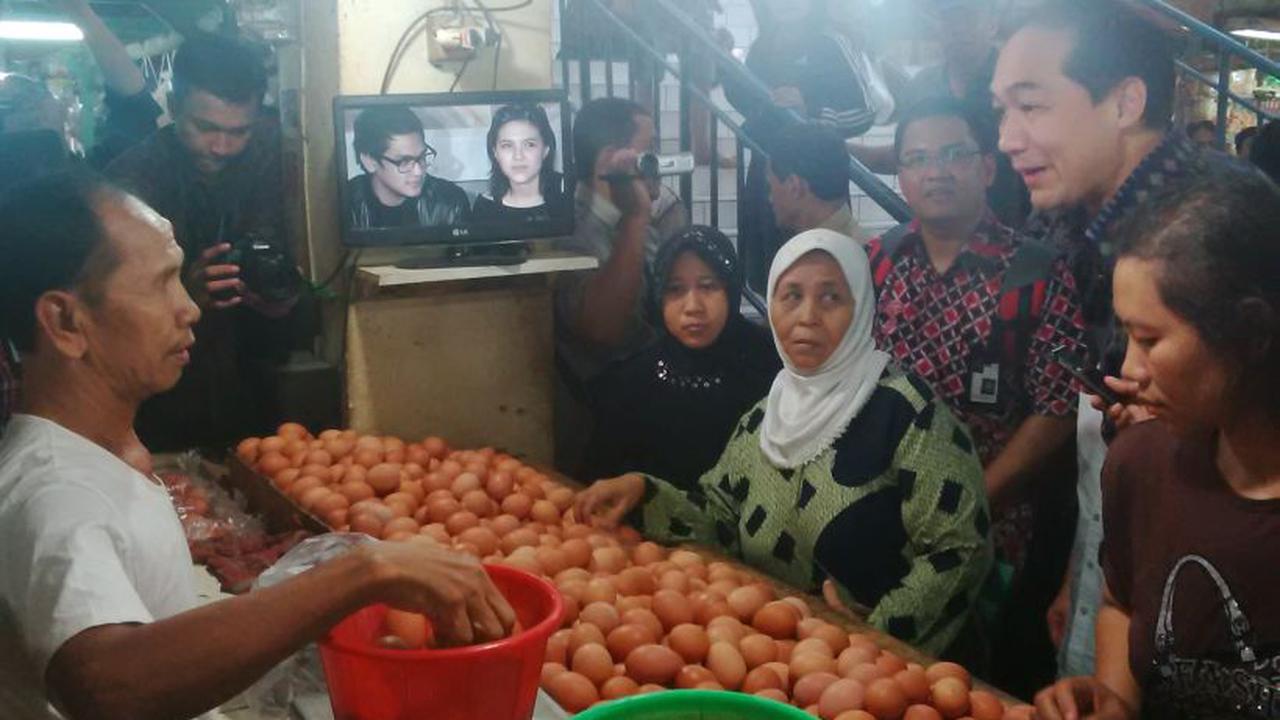 M Lutfi di Pasar Klender Jakarta