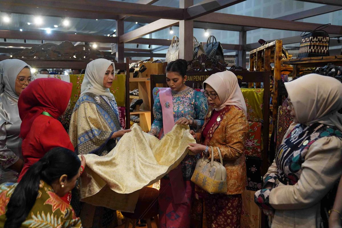 FOTO: Semangat Persit Bisa Hidupkan HUT Ke-80 dengan Balutan Budaya Nusantara
