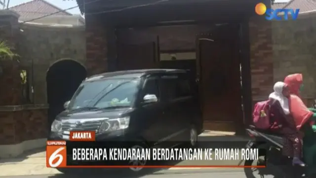 Kediaman Ketum PPP Romahurmuziy atau Romi ramai usai operasi tangkap tangan KPK di Surabaya.