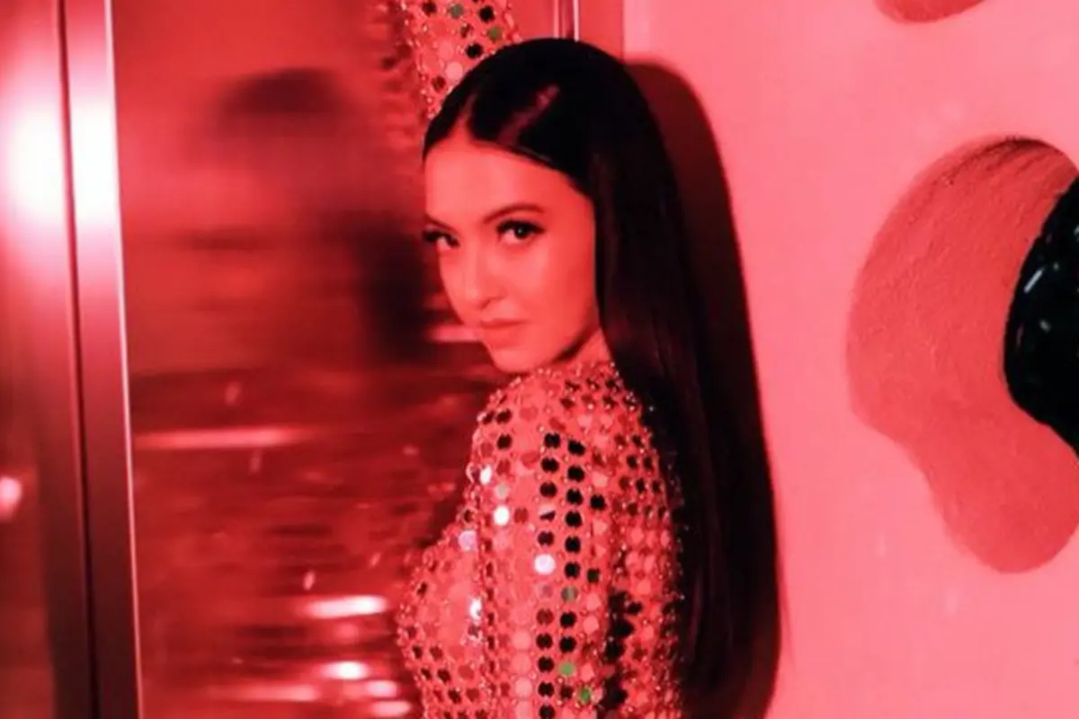 Raline Shah Mirip Lampu Disko