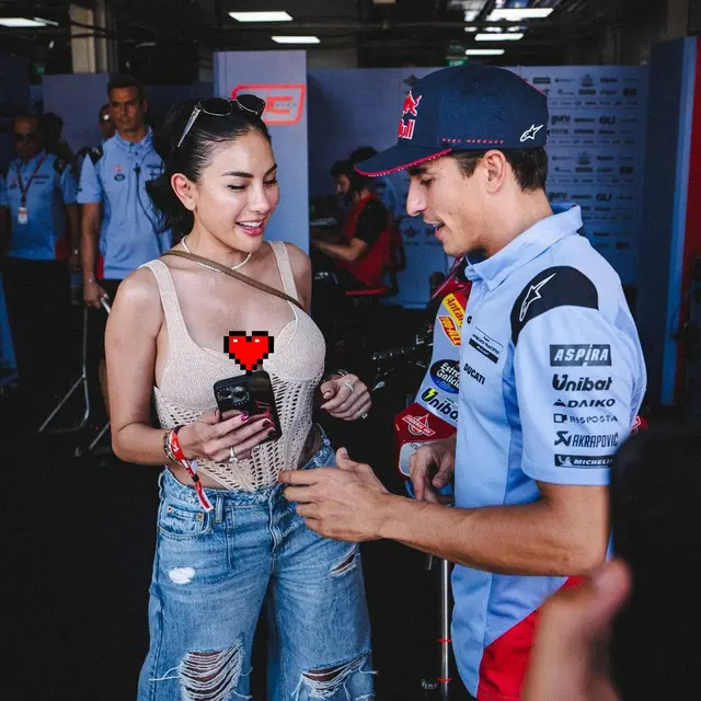 Nikita Mirzani dan Marc Marquez