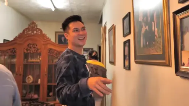 Baim Wong sempat mengunjungi rumah masa kecilnya di Purwakarta