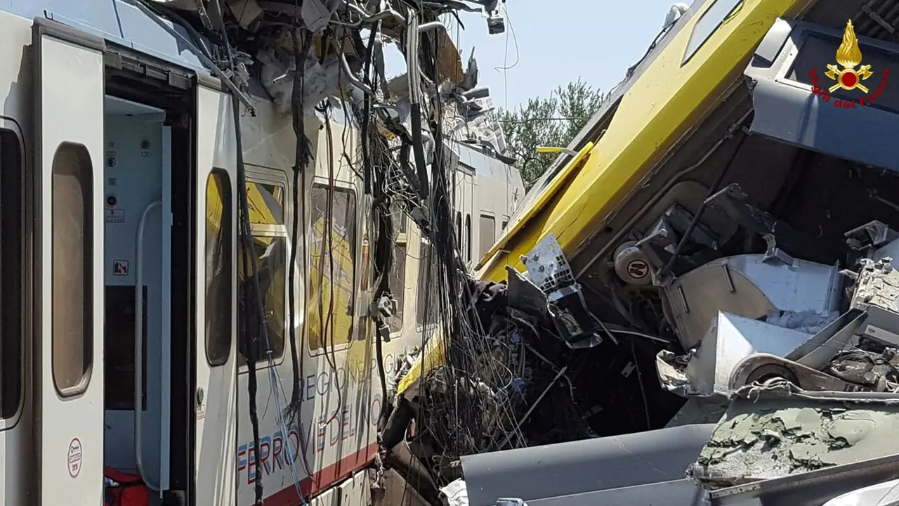 20160712-Tabrakan Kereta Maut Tewaskan 11 Orang di Italia