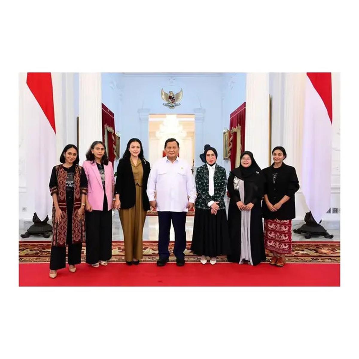 6 Potret Prabowo Ketemu Melly Goeslaw dan Tim Film Women from Rote Island, Menuju Piala Oscar 2025