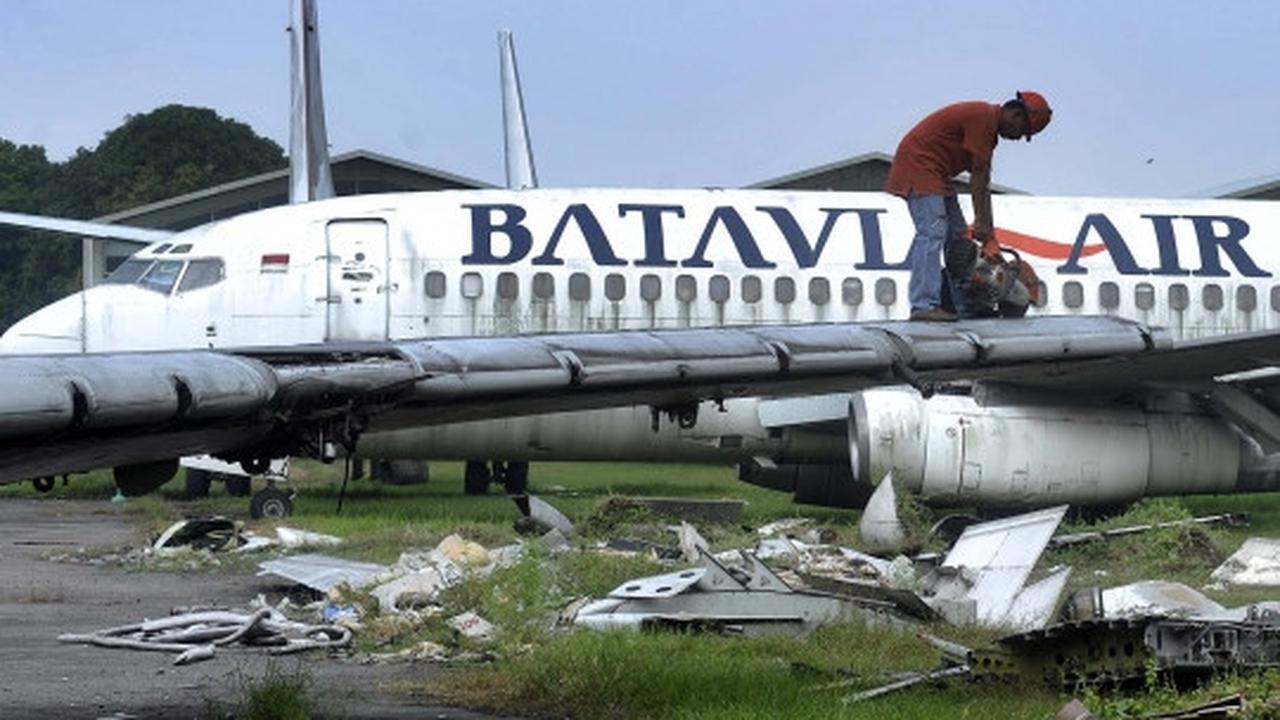 Mengintip pemotongan bangkai pesawat di Bandara Soekarno-Hatta
