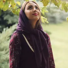Model Baju Lebaran Warna Burgundy (credit: unsplash/Mohammadreza Nasimi)