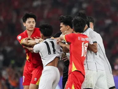Para pemain Timnas Indonesia U-23 terlibat perkelahian dengan pemain dari Vietnam pada final Piala AFF U-23 2025 yang berlansung di Stadion Utama Gelora Bung Karno, Selasa (29/7/2025) malam WIB.
