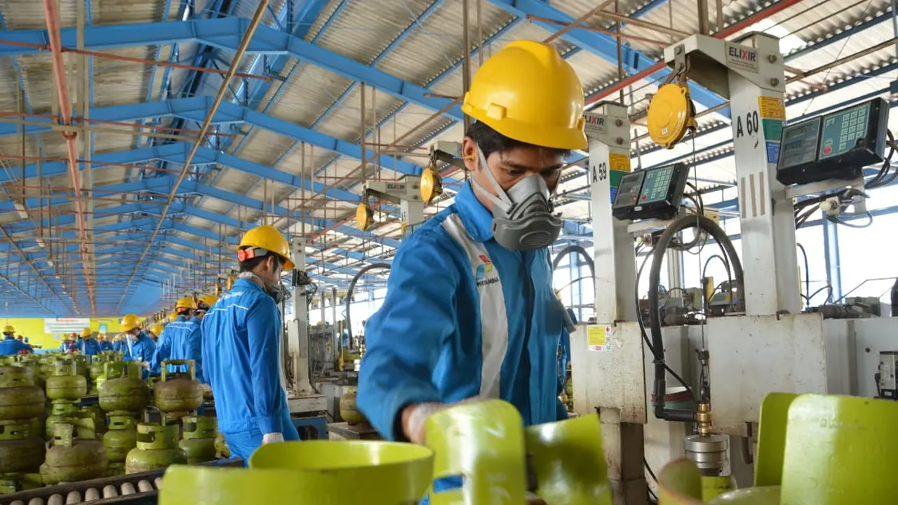 Pihak Pertamina juga menambah pasokan LPG serta menyiagakan Pertamina Delivery Service (PDS) untuk memudahkan masyarakat termasuk di Sulut memesan produk Pertamina.