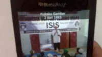 Foto ceramah dengan latar belakang spanduk bertuliskan ISIS (Liputan6.com)