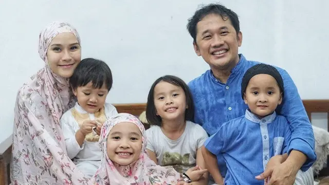 Hanung Bramantyo dan Zaskia Mecca.