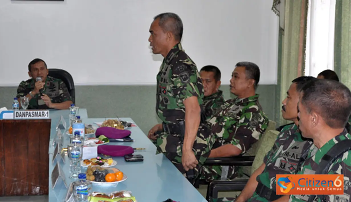 Citizen6, Surabaya: Hadir dalam acara tersebut Kepala Staf Pasmar-1 Kolonel Marinir Dedi Suhendar, Dankolatmar Kolonel Amir Faisol, para Asisten Pasmar-1 beserta Perwira Staf dan Komandan Kolak/Satlak Pasmar-1.(Pengirim: Budi Abdillah)