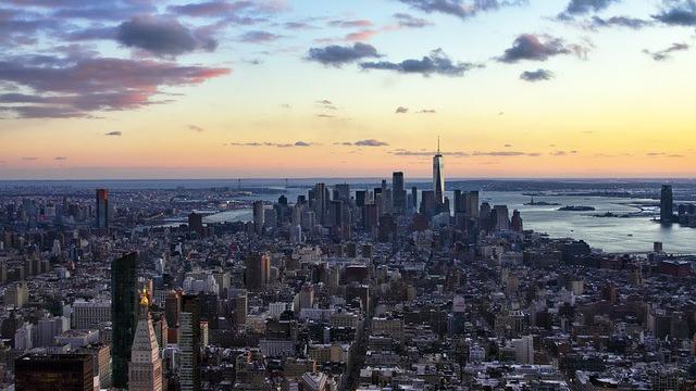 Ilustrasi langit sore di kantor