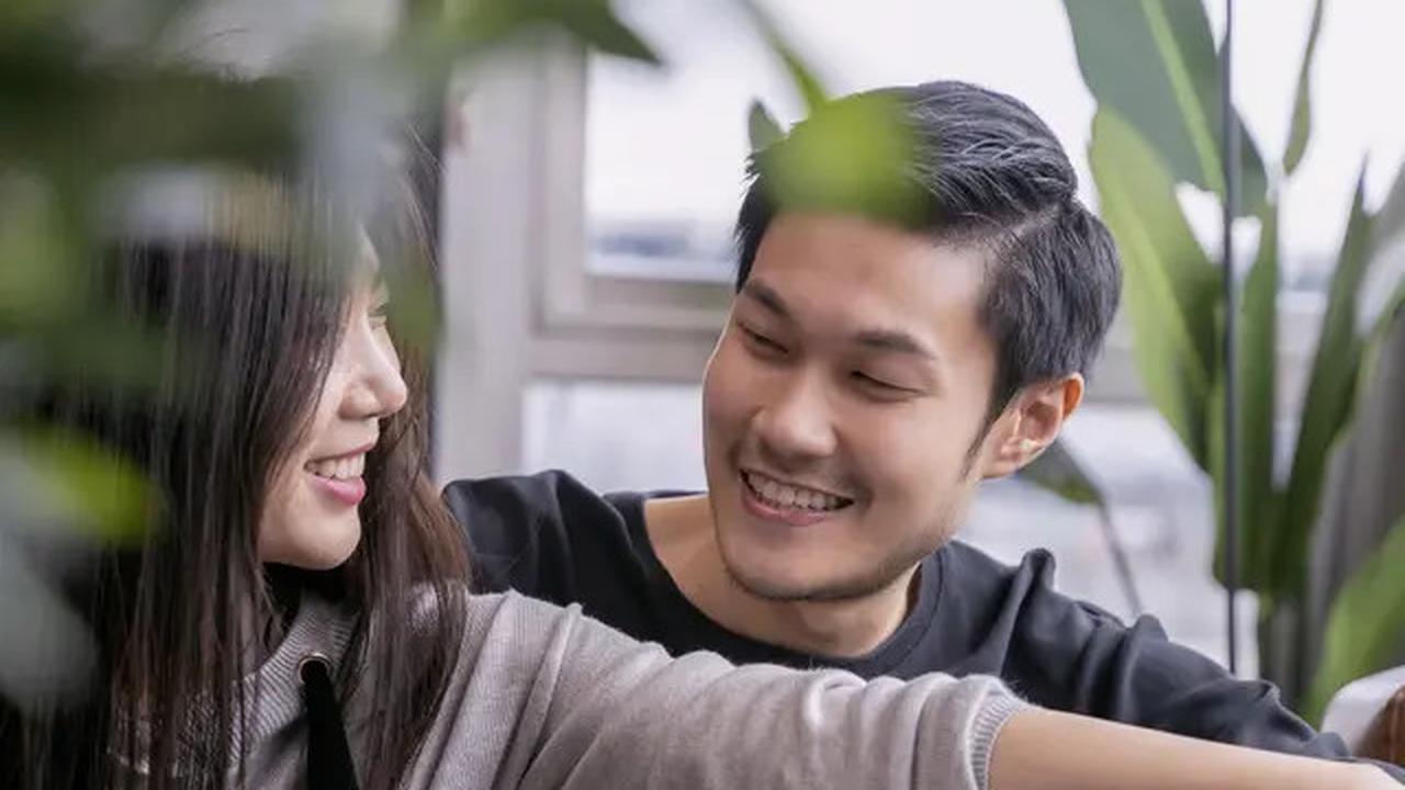7 Tanda Seseorang Ingin Dekat Denganmu tapi Takut Ditolak