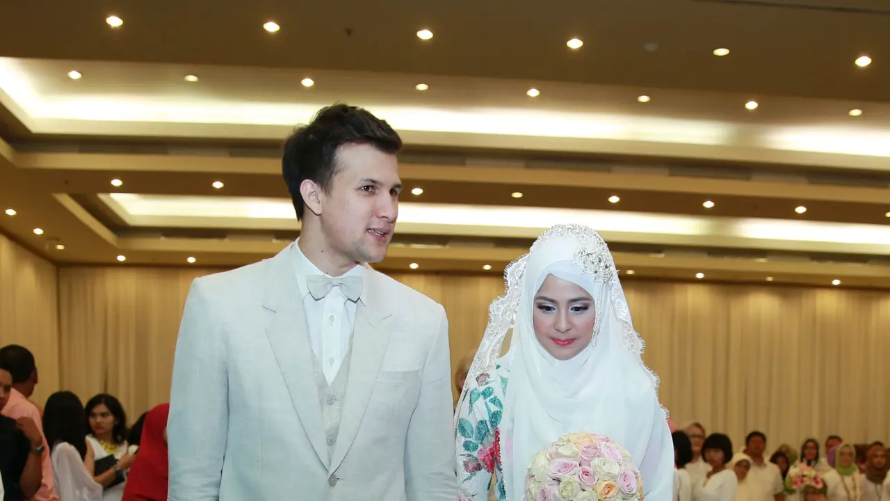 Stuart Collin dan Risty Tagor