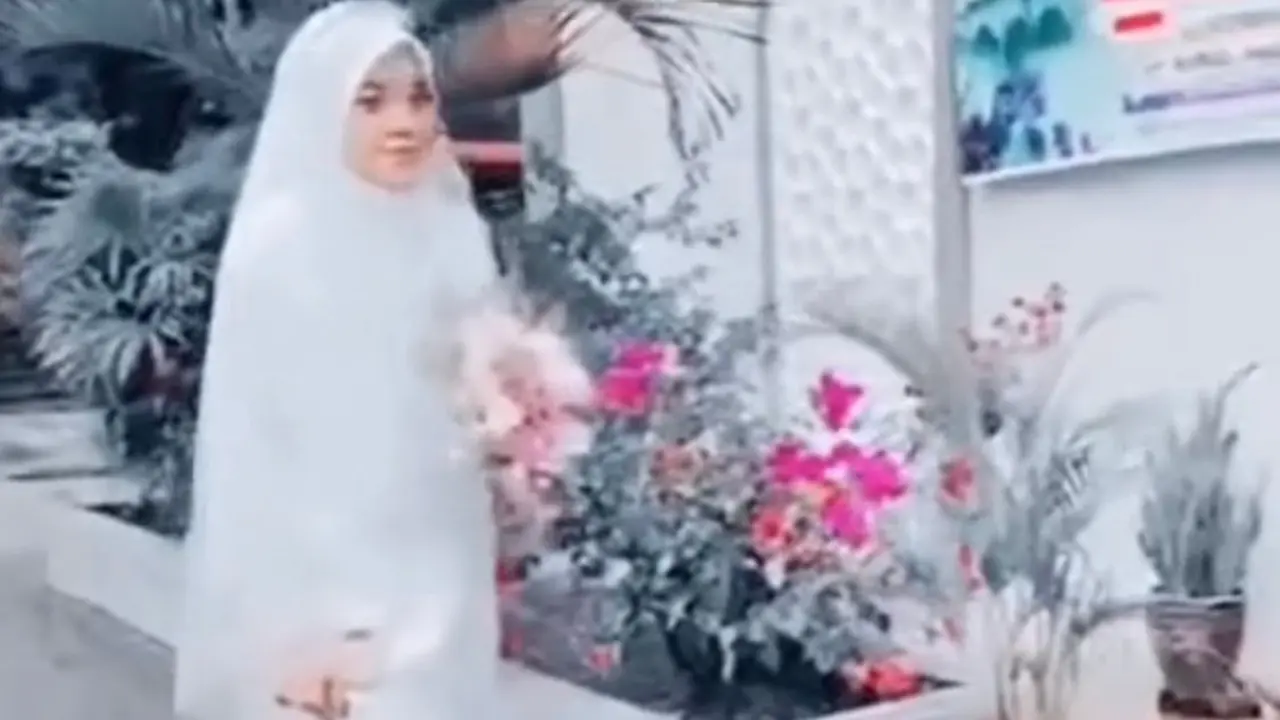 Pengantin hampir batal menikah karena terjebak banjir