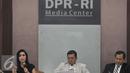 (ki-ka) Komisi 9 DPR RI Rieke Dyah Pitaloka, Kepala BNP2TKI, Nusron Wahid, Direktur Perlindungan WNI Kementrian Luar Negeri RI, Lallu Muhammad Iqbal saat mmenjadi pembicara diskusi, di Jakarta, Selasa (9/2). (Liputan6.com/Johan Tallo)
