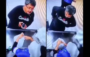 Sebuah video singkat viral di sosial media, memperlihatkan seorang pria meludahi kasir swalayan di Kecamatan Tamalanrea, Kota Makassar, Sulawesi Selatan. Dari informasi yang diterima, aksi tersebut dilakukannya lantaran tidak terima ditegur oleh kasir akibat menyelak antrean.