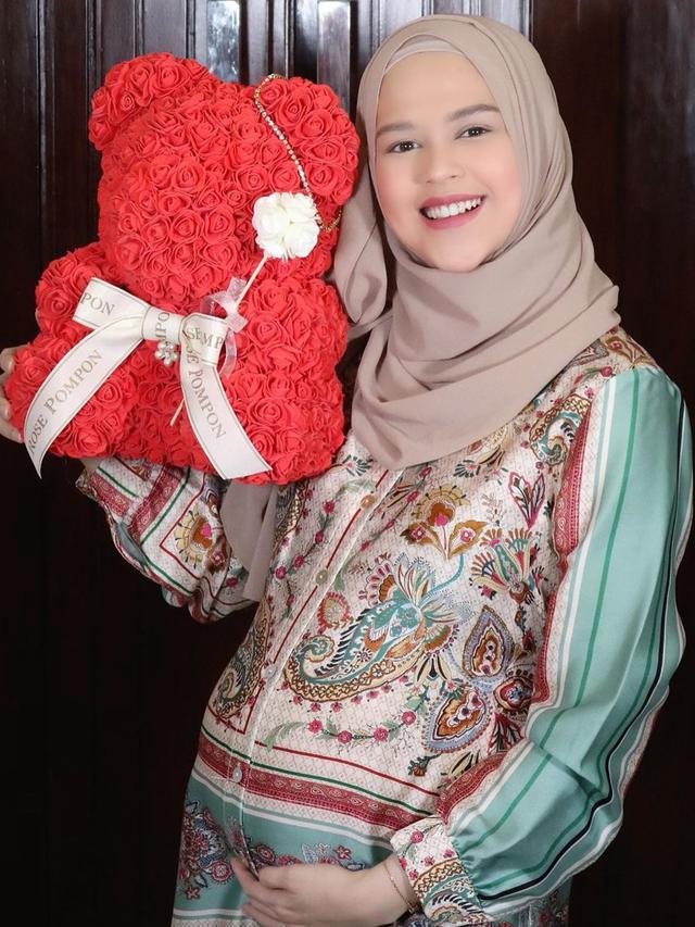 7 Momen Ulang Tahun Cut Meyriska Ke-27, Dapat Banjir Hadiah