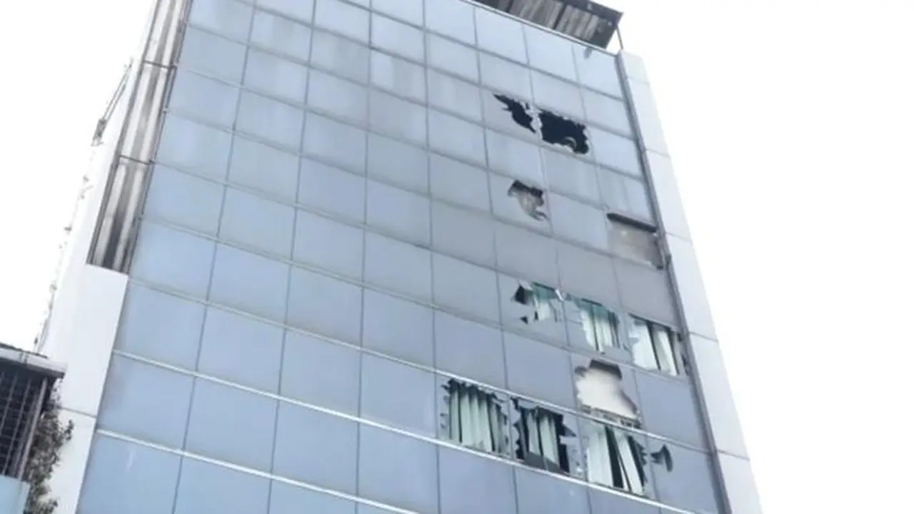 Kebakaran gedung perkantoran Terra Drone di Jalan Letjen Suprapto No.17, Cempaka Baru, Kemayoran, Jakarta Pusat, Selasa (9/12/2025).