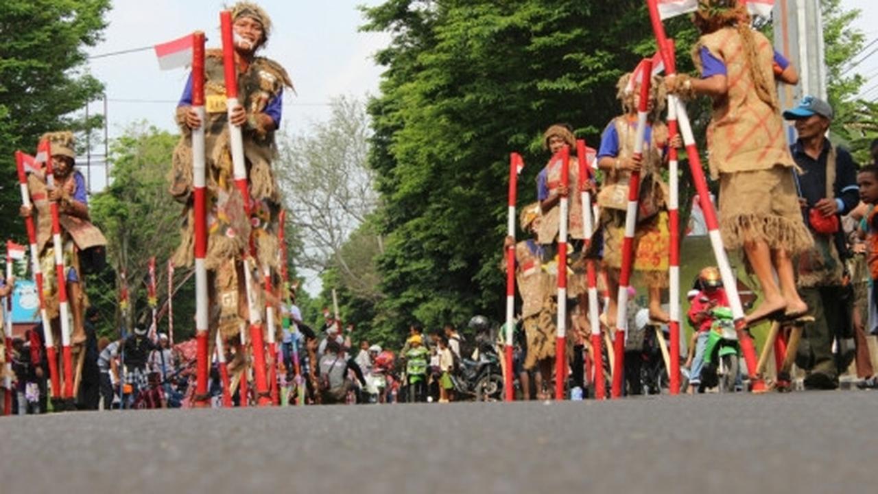 Keseruan ribuan anak meriahkan Festival Egrang Kota Batu