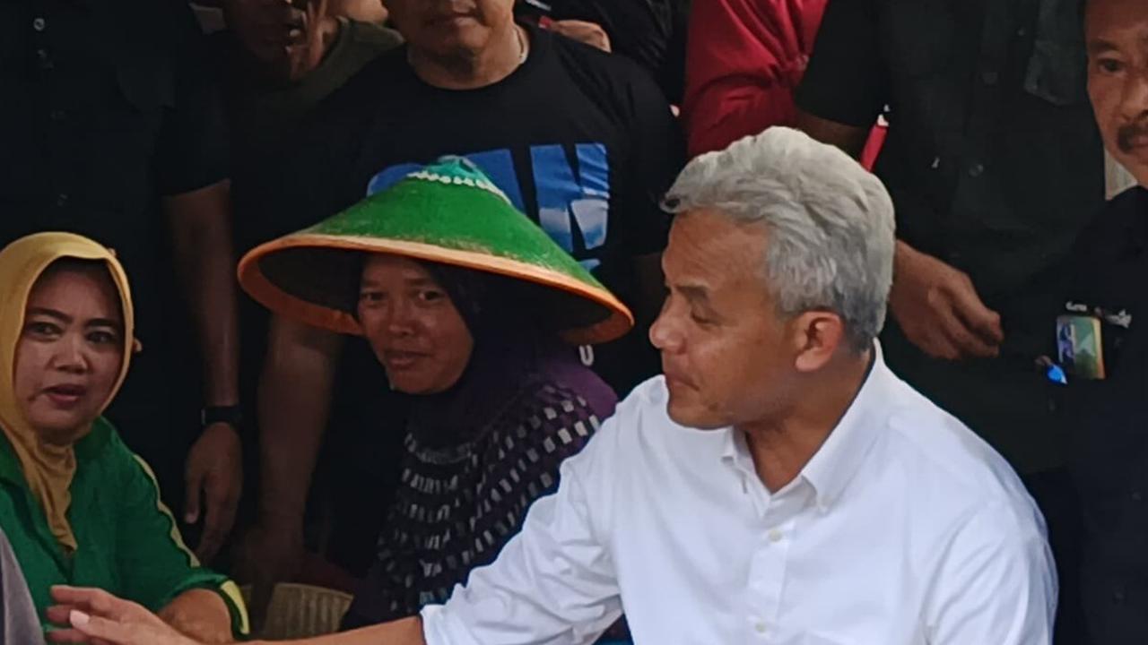 Blusukan ke Brebres, Ganjar Minta Warga Bijak Pakai Media Sosial