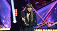 Taylor Swift menerima iHeartRadio Innovator Award di atas panggung selama iHeartRadio Music Awards 2023 di Dolby Theatre di Los Angeles, California pada 27 Maret 2023. Disiarkan langsung di FOX. (Dok: Kevin Winter/Getty Images untuk iHeartRadio/AFPKEVIN WINTER / GETTY IMAGES AMERIKA UTARA / Getty Images via AFP)