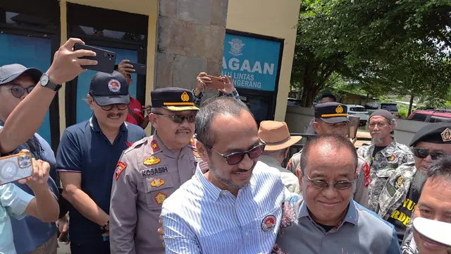Mantan Sekretaris Kementerian BUMN, Said Didu dan mantan Ketua KPK, Abraham Samad, saat memenuhi panggilan polisi di Mapolresta Tangerang.